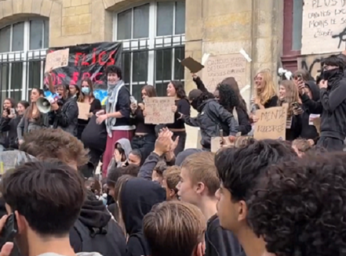 School protests send shivers down French government's spine